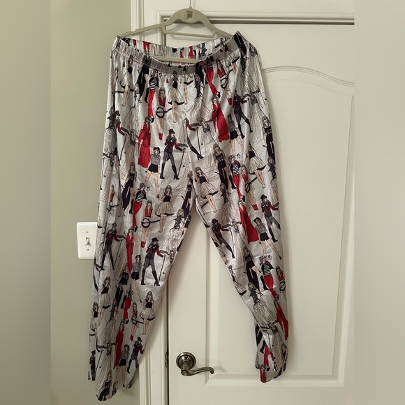 Taylor Swift Red (Taylor’s Version) Pajamas, 2XL - Picture 4 of 7